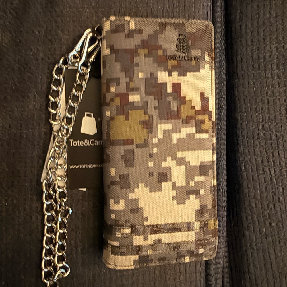 Camouflage Phone Case with Chain